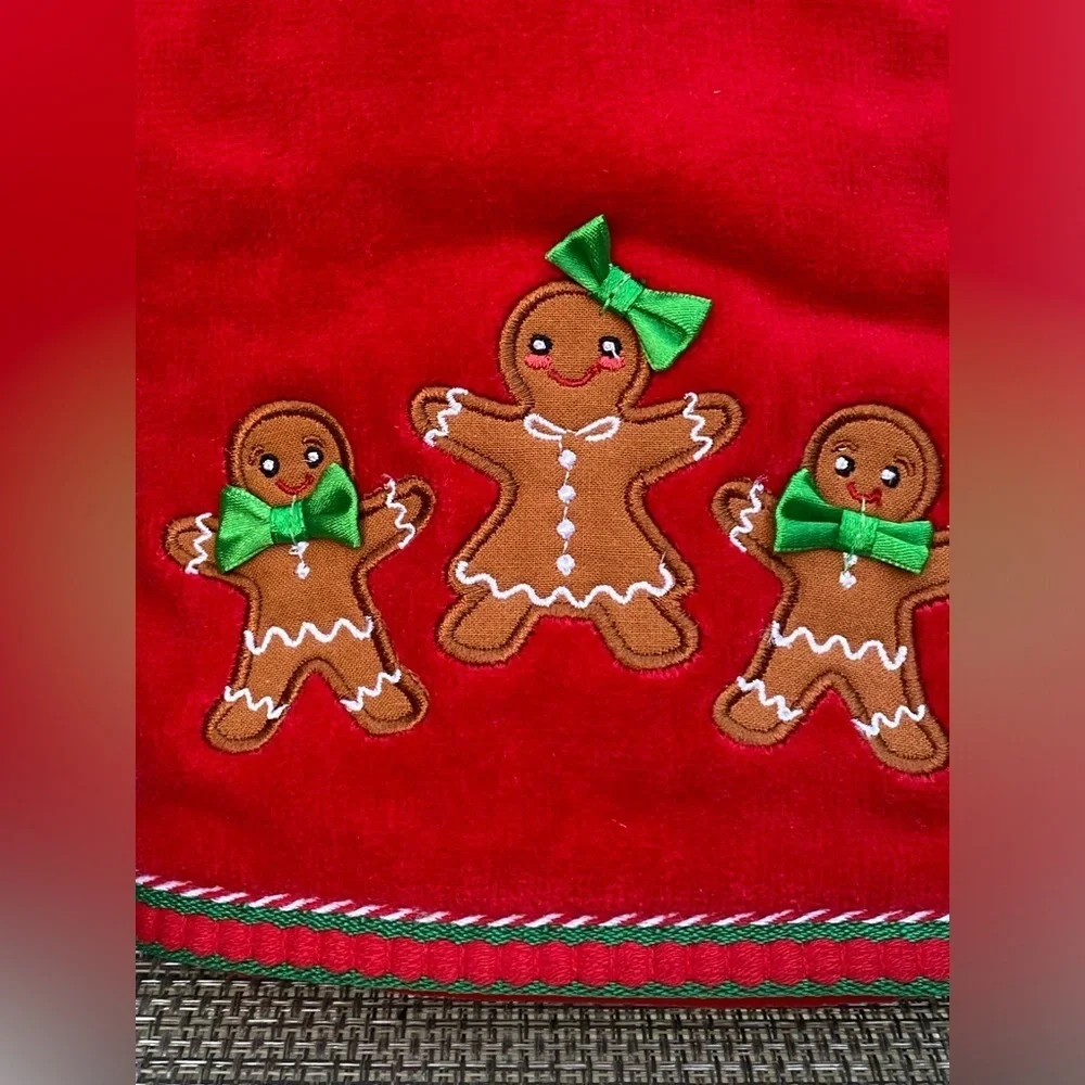 CARO HOME Christmas Holiday Red Gingerbread 100% Cotton Hand Towel Set 2pc